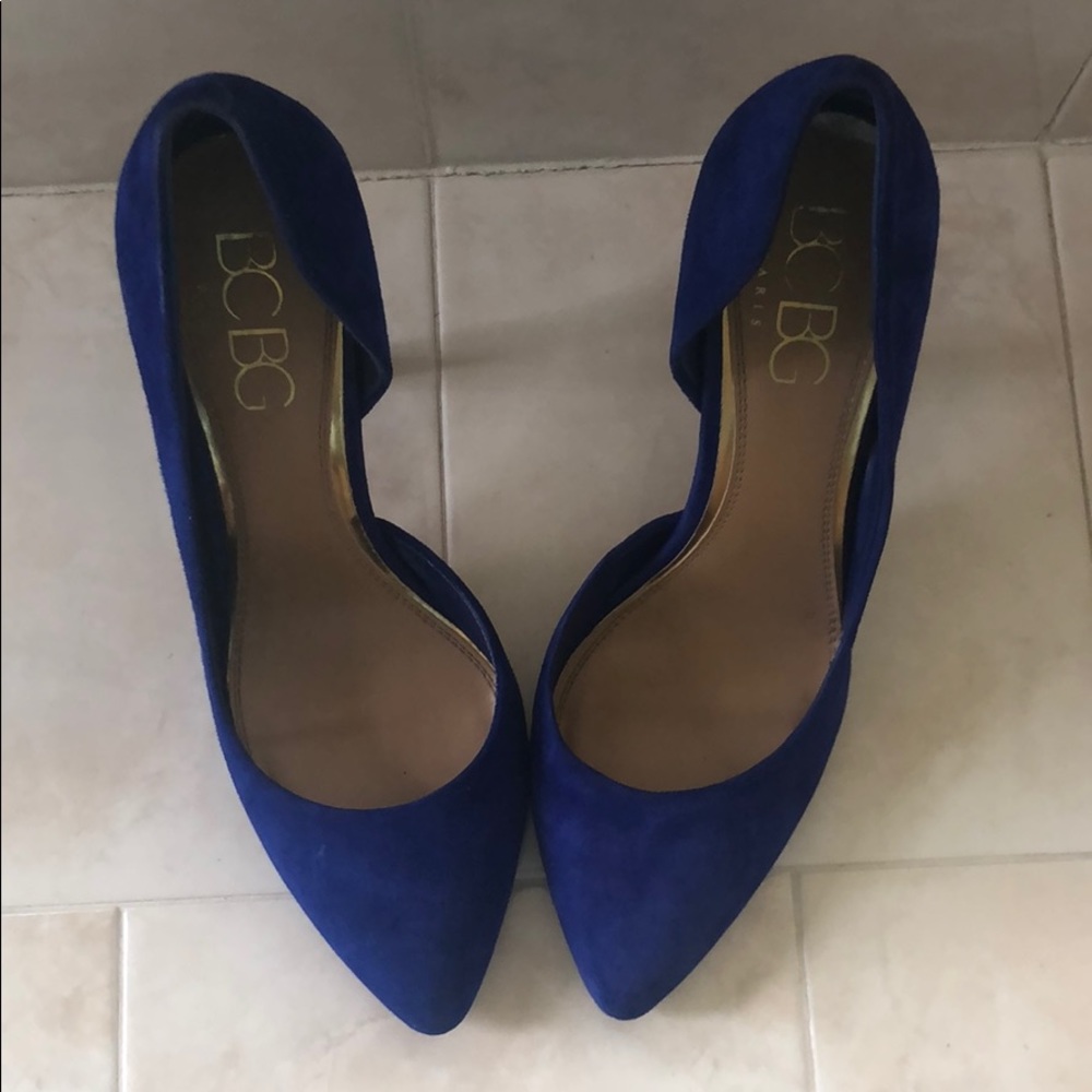 Suede blue BCBG pump